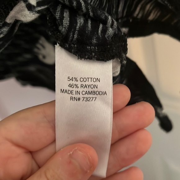 Juniors short sleeve shirt V- Neck Elephant top - Size XS - Picture 5 of 6